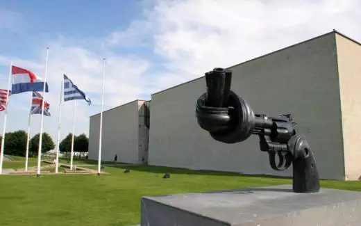 Vue du Mémorial de Caen, un site historique majeur en Normandie.